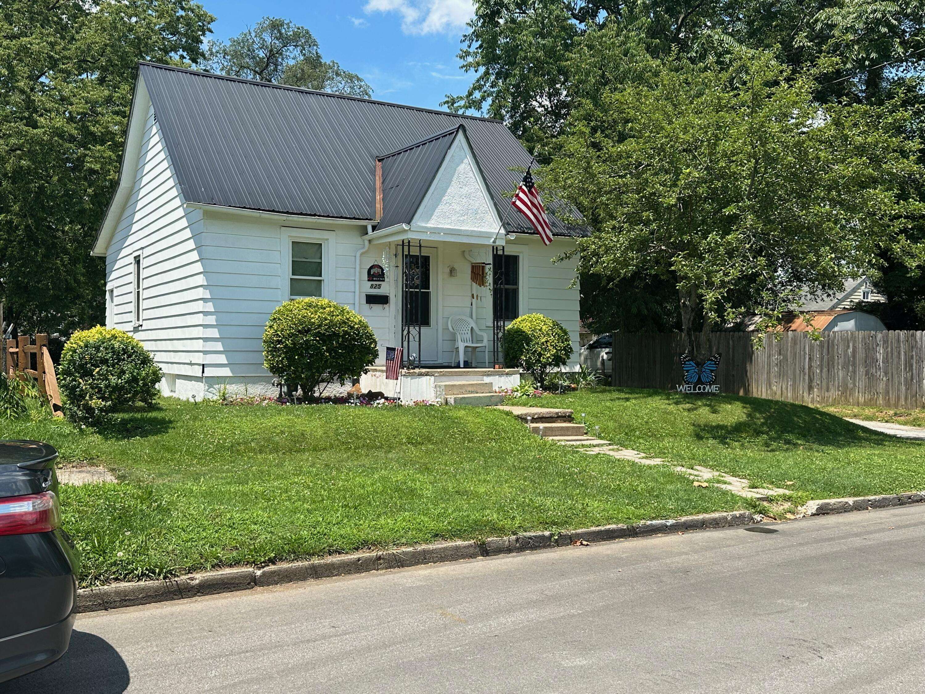 825 Monroe Avenue, Lancaster, OH 43130