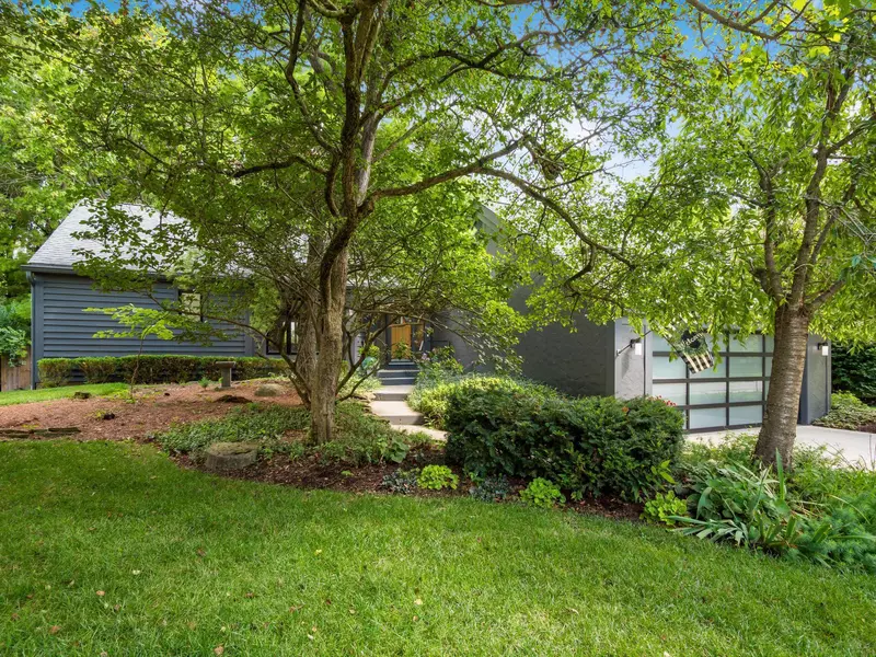 2248 Sandover Road, Upper Arlington, OH 43220