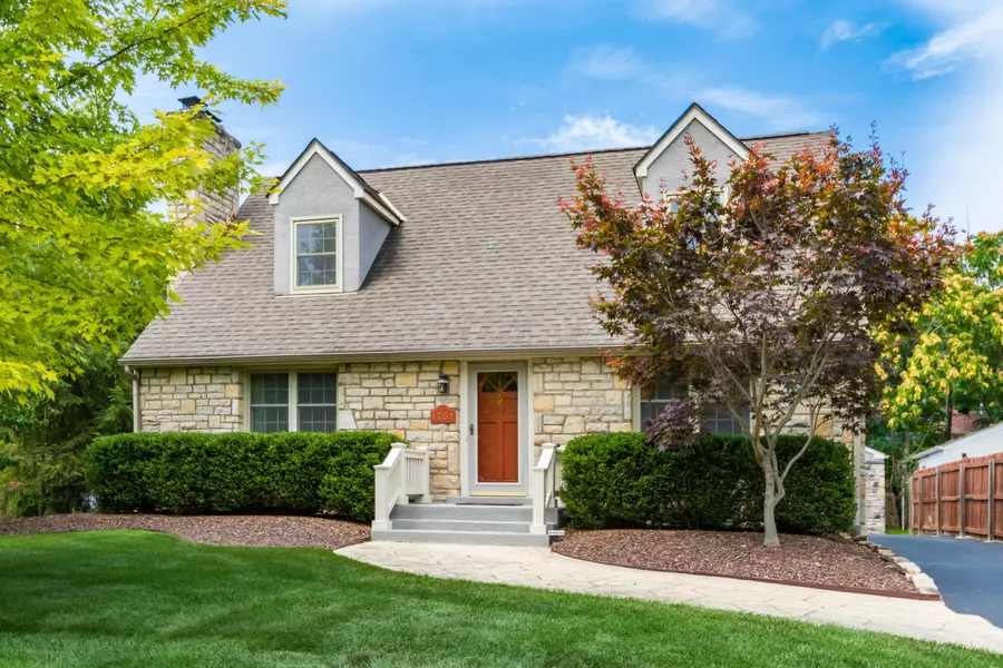 1761 Wyandotte Road, Upper Arlington, OH 43212