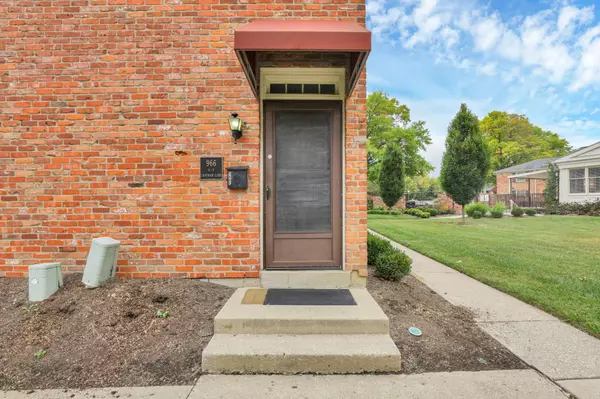 Columbus, OH 43221,966 Chatham Lane #966F