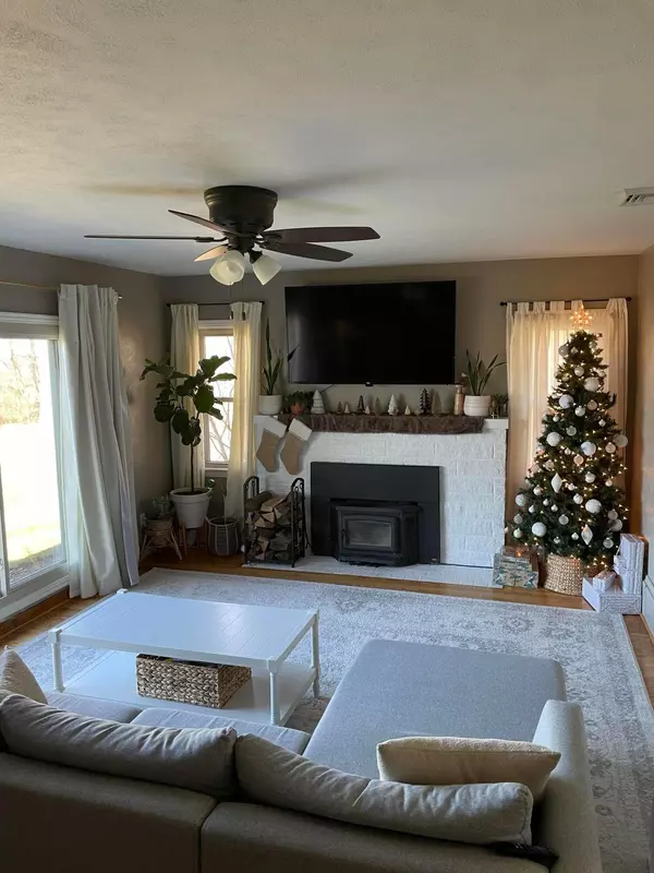 Dalton, OH 44618,996 Wenger Road