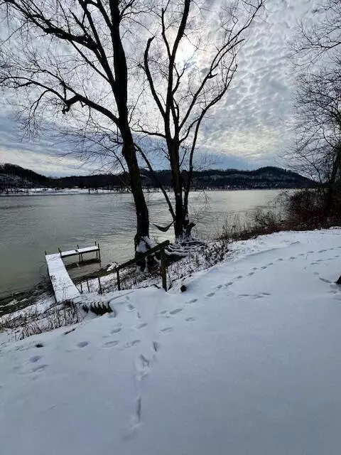 30 Railroad Street, Middleport, OH 45760