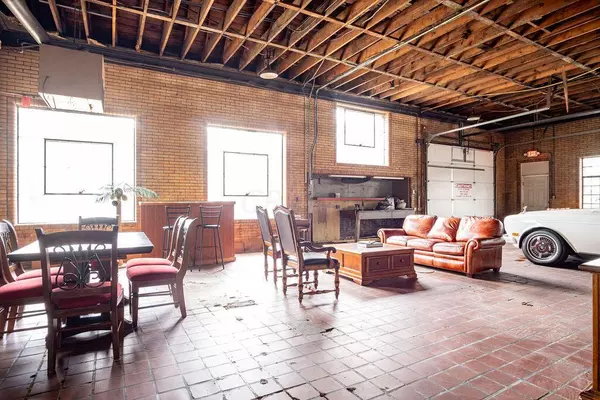 Columbus, OH 43201,1041 Summit Street