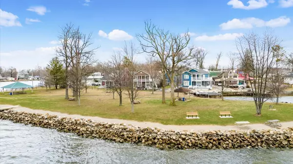 Buckeye Lake, OH 43008,181 Lakeview Drive