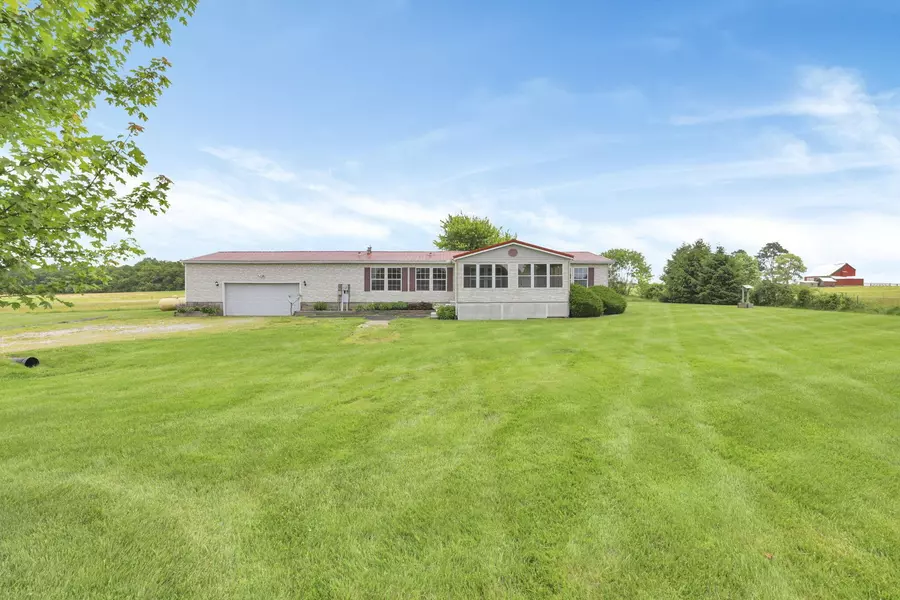 5878 SW Winchester Southern Road, Stoutsville, OH 43154