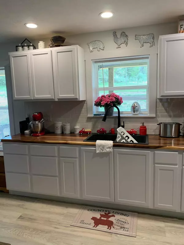 Oak Hill, OH 45656,910 Monroe Hickory Road