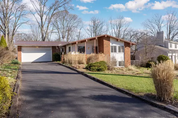 858 Lookout Point Drive, Columbus, OH 43235