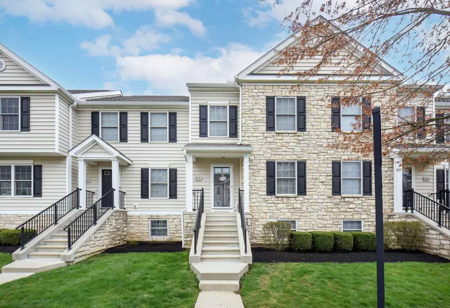 213 Autumn Ridge Circle, Pickerington, OH 43147