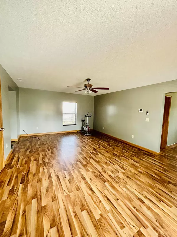 Ashley, OH 43003,42 W High Street