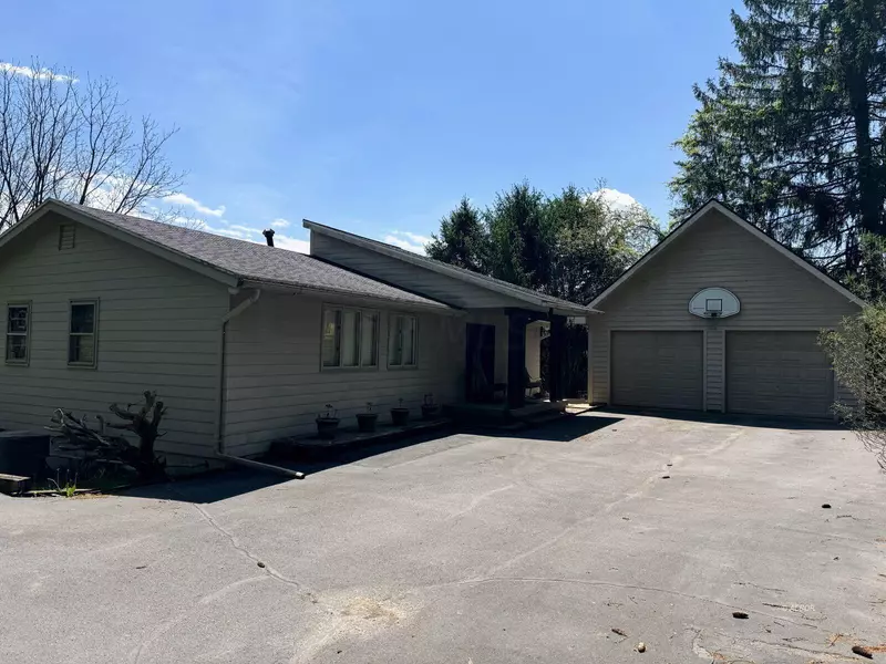 7840 Country Club Road, Athens, OH 45701