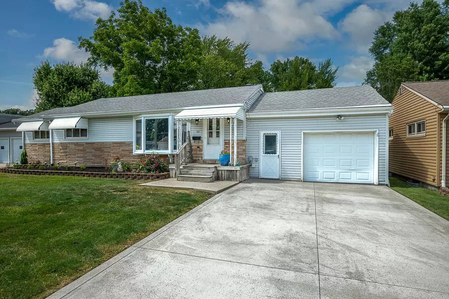 121 W Thrush Avenue, Crestline, OH 44827