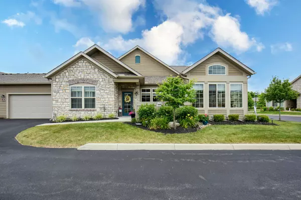 414 Stoneshire Loop, Pataskala, OH 43062