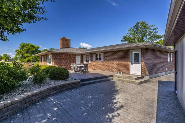 New Holland, OH 43145,23470 Mouser Road