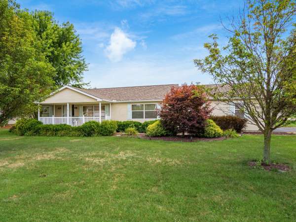 3020 Jacks Fairway, Nashport, OH 43830