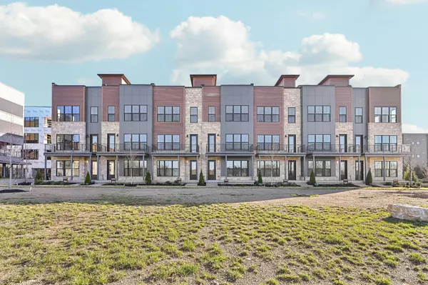 2262 Quarry Trails Drive, Columbus, OH 43228