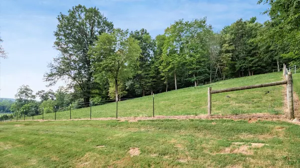 Mount Perry, OH 43760,10375 Township Road 49