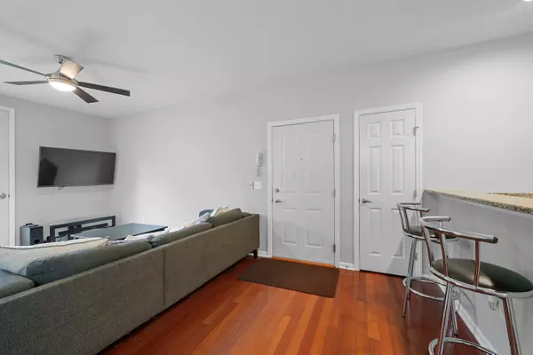 Columbus, OH 43215,123 E Noble Street #1