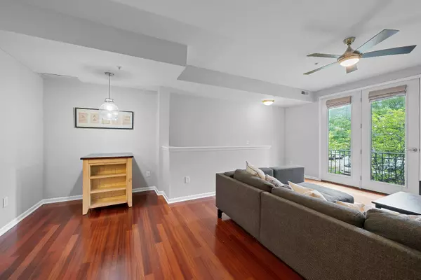 Columbus, OH 43215,123 E Noble Street #1