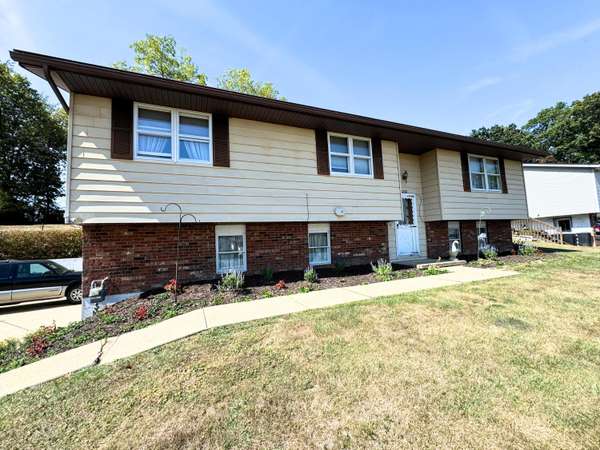 3208 Lakewood Drive, Zanesville, OH 43701