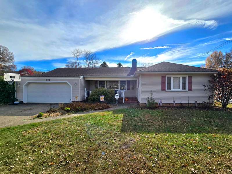 1621 Sleepy Hollow Drive, Coshocton, OH 43812