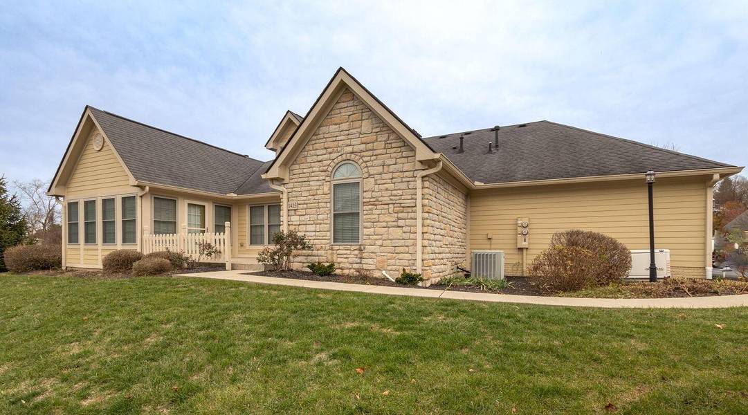 1425 Meadow Ridge Drive, Lancaster, OH 43130