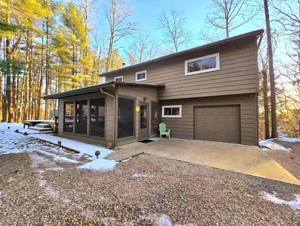 624 Catawba Lane, Hide A Way Hills, OH 43107