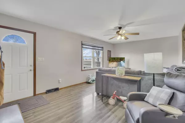 Jeffersonville, OH 43128,324 W High Street