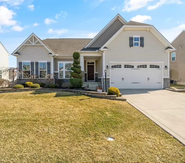 2128 W Gardenia Drive, Pataskala, OH 43062