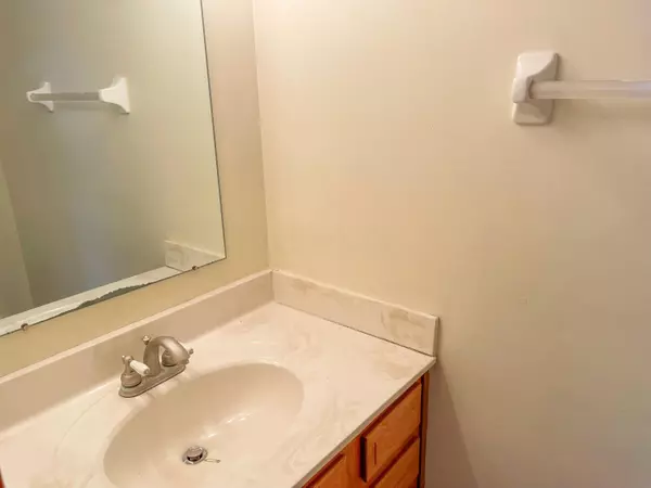 London, OH 43140,1052 E Margate Circle