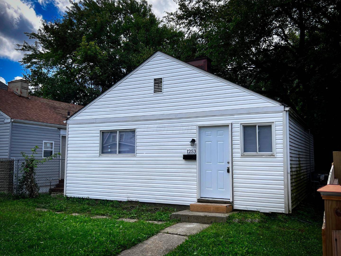 1253 E 17th Avenue, Columbus, OH 43211