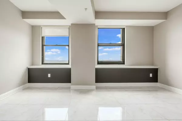 Columbus, OH 43215,50 W Broad Street #2003