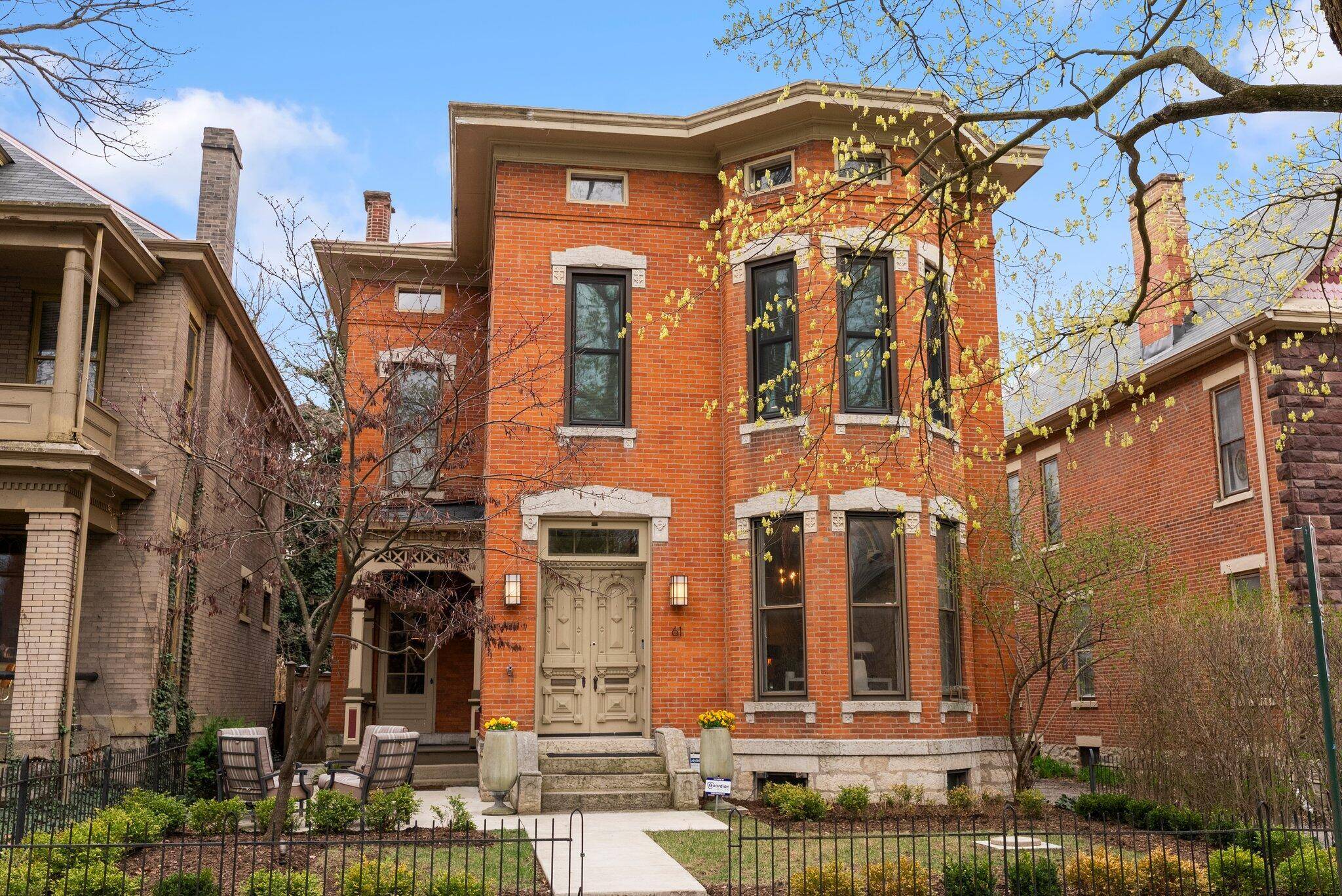 61 W 2nd Avenue, Columbus, OH 43201