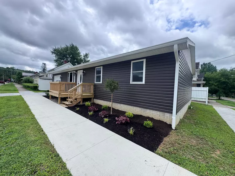 310 E Union Avenue, Mcconnelsville, OH 43756