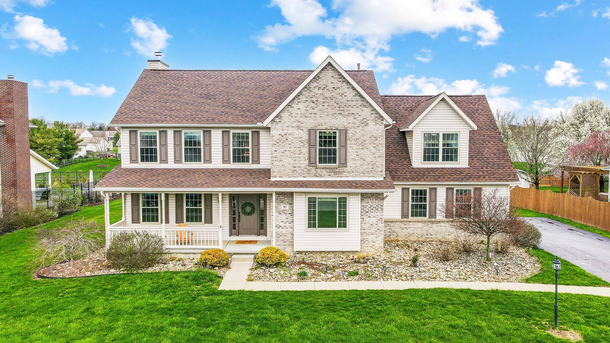 97 Bohyer Avenue, Pataskala, OH 43062