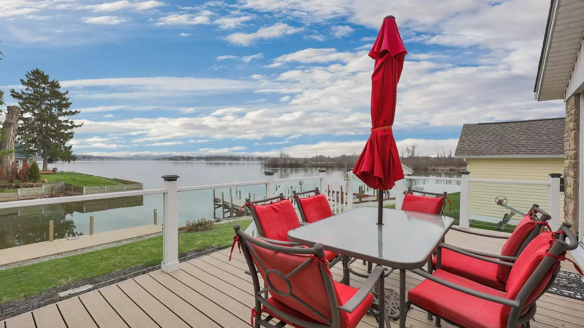 Buckeye Lake, OH 43008,28 Bay View Drive
