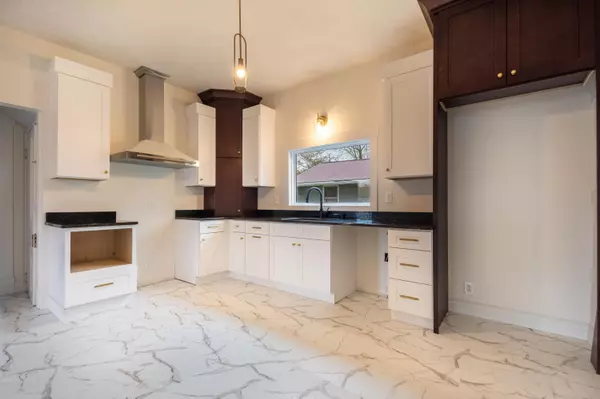 Leesburg, OH 45135,144 S High Street