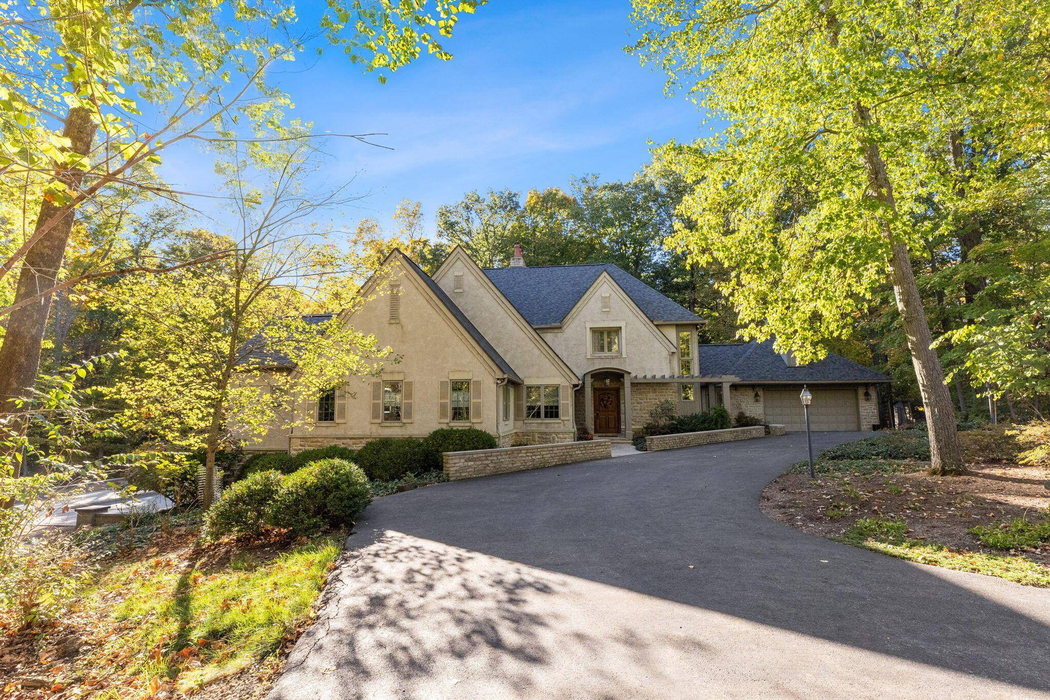 660 Woods Hollow Lane, Powell, OH 43065