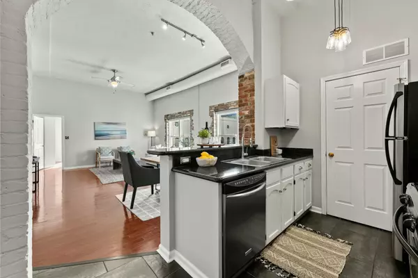 Columbus, OH 43215,51 W Blenkner Street #206