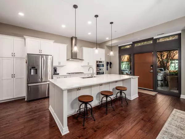 Columbus, OH 43215,250 W Spring Street #256