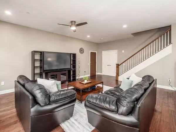 Columbus, OH 43215,250 W Spring Street #256