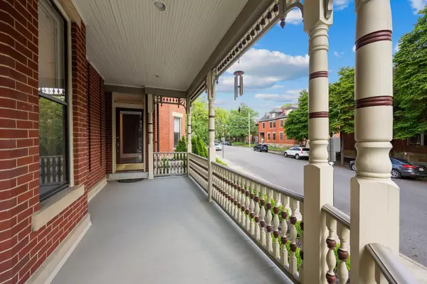 Columbus, OH 43215,884 Neil Avenue