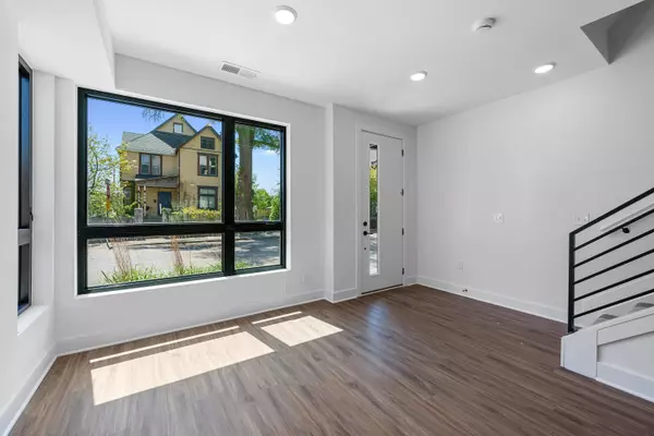 Columbus, OH 43205,1108 Oak Street #11