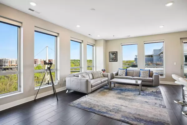 Dublin, OH 43017,105 N Riverview Street #715