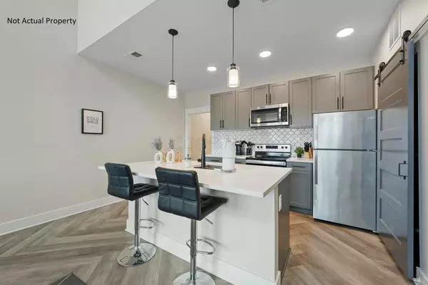 Columbus, OH 43215,530 E Rich Street #26