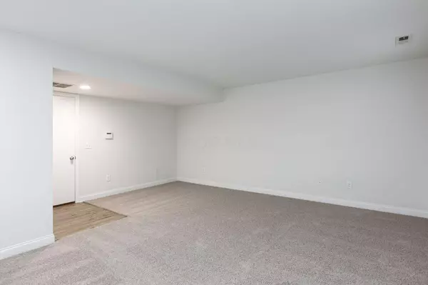 Dublin, OH 43016,5900 Passage Creek Drive #1806