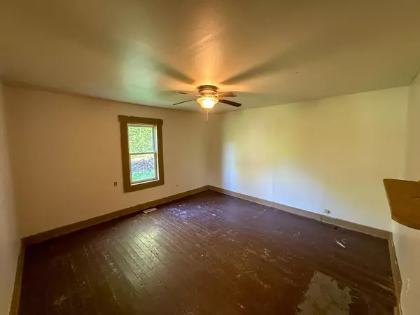 Glouster, OH 45732,140 Sycamore Street