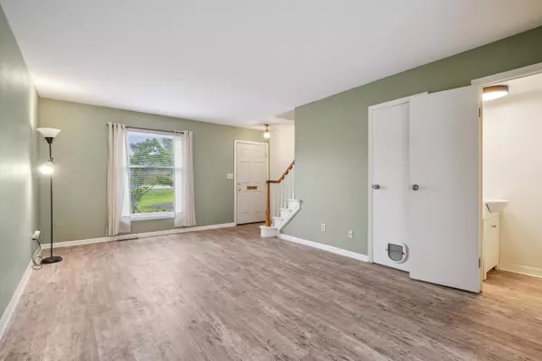 Columbus, OH 43221,996 Chatham Lane #E