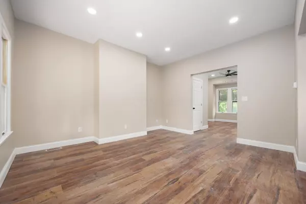 Columbus, OH 43207,463 E Woodrow Avenue