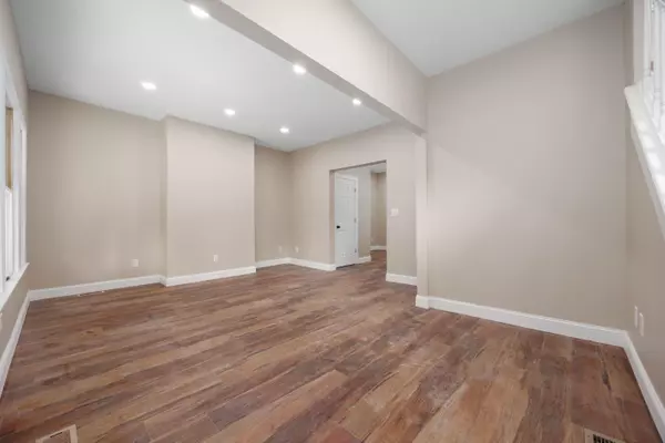 Columbus, OH 43207,463 E Woodrow Avenue