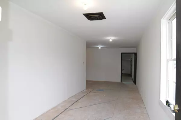 Newark, OH 43055,341 W Church St Street